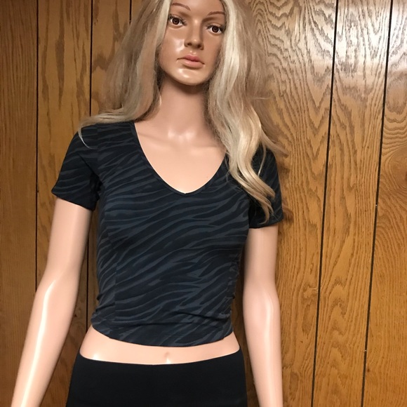 Lululemon" Nulu Cropped Slim Yoga Short Sleeve-Le Tigre Camo Deep Coal Multi - Picture 3 of 16